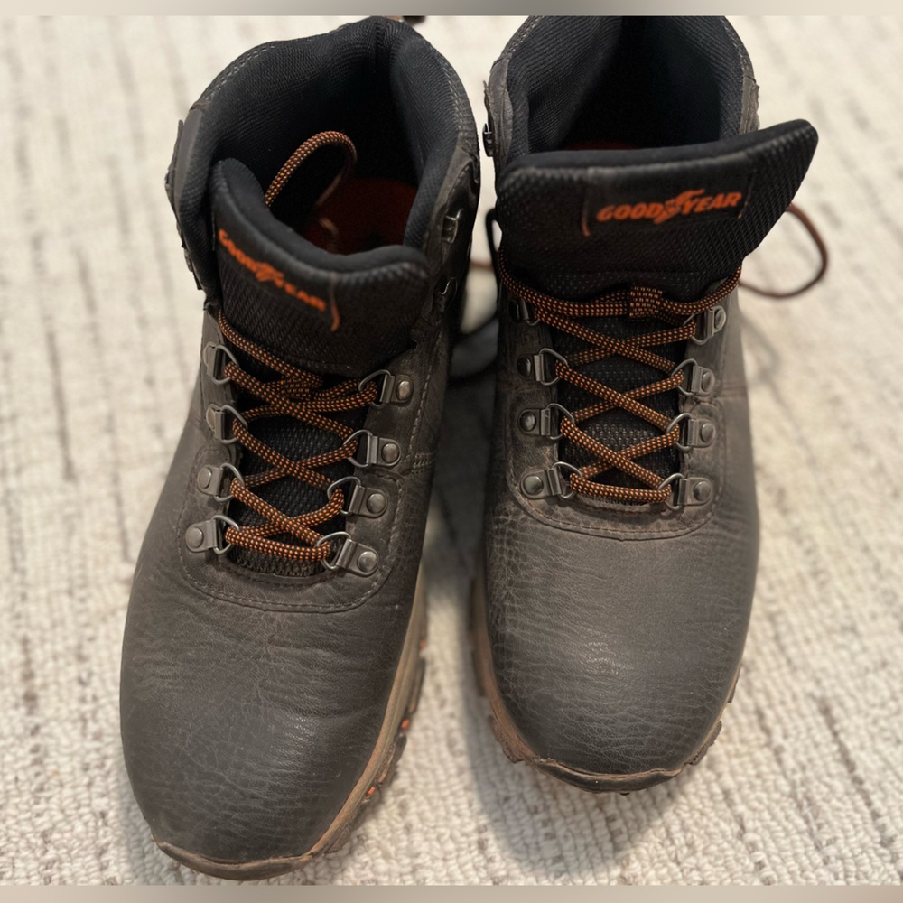 Men’s Goodyear Ontario dark brown boots size 9.5 worn once, good condition